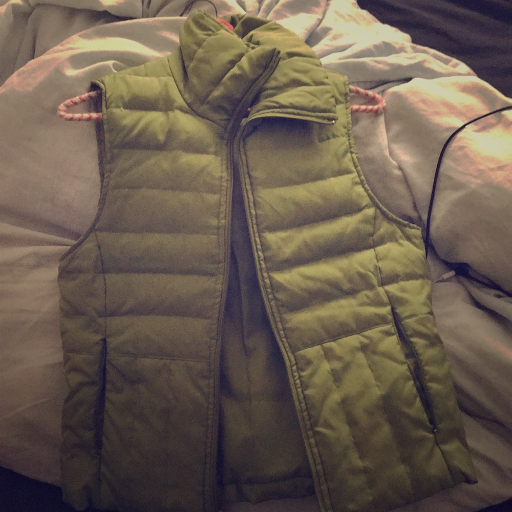 Green padded vest - Picture 1 of 2